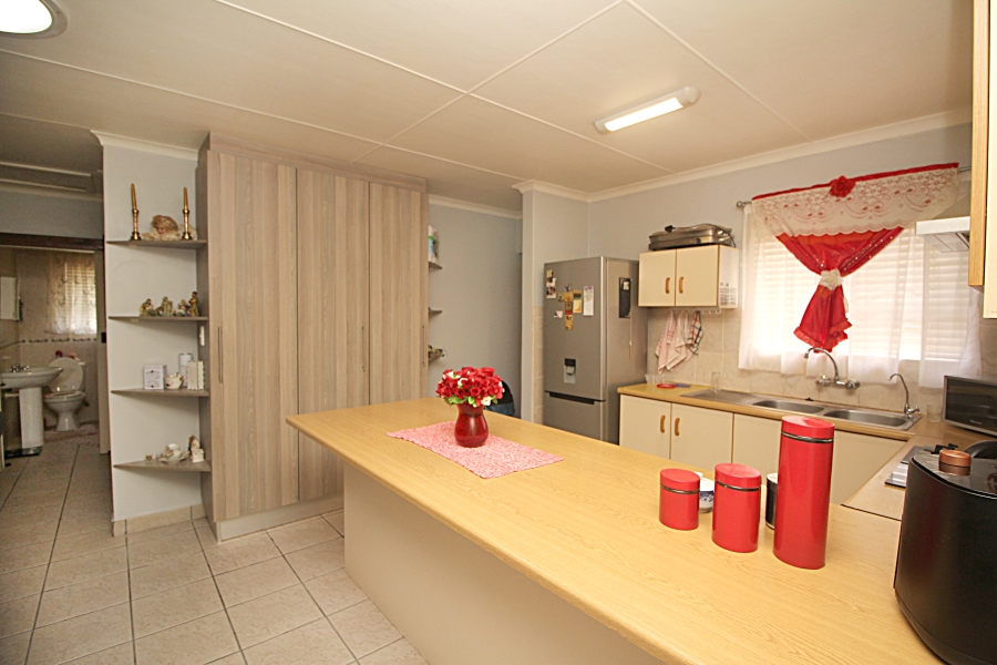 2 Bedroom Property for Sale in Heiderand Western Cape